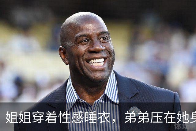 姐姐穿着性感睡衣，弟弟压在她身上嬉闹
